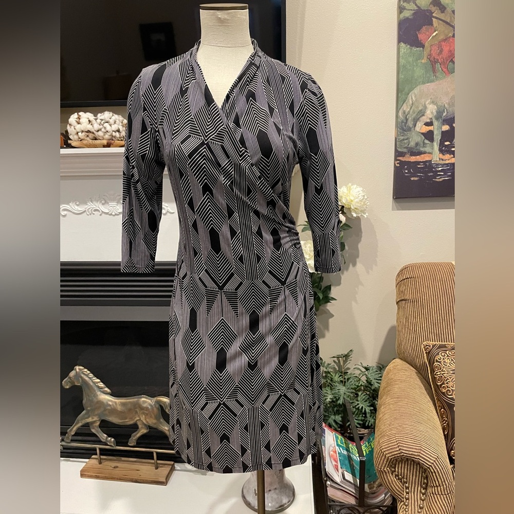 Flattering faux wrap dress size 8 fully lined EUC